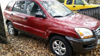 Junking Cars - Waterbury JunkYard in Waterbury (CT) - photo 4