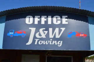 J & W Towing - photo 1