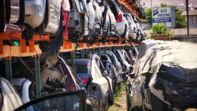 B&R Auto Wrecking JunkYard in Medford (OR) - photo 1