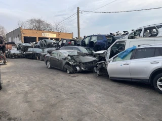 May Kam Auto Center JunkYard in Staten Island (NY) - photo 4