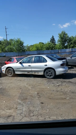 Flint Auto Recycling JunkYard in Flint (MI) - photo 4