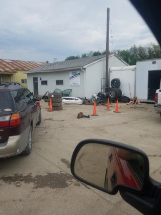 Aikey Auto Salvage Inc JunkYard in Waterloo (IA) - photo 3