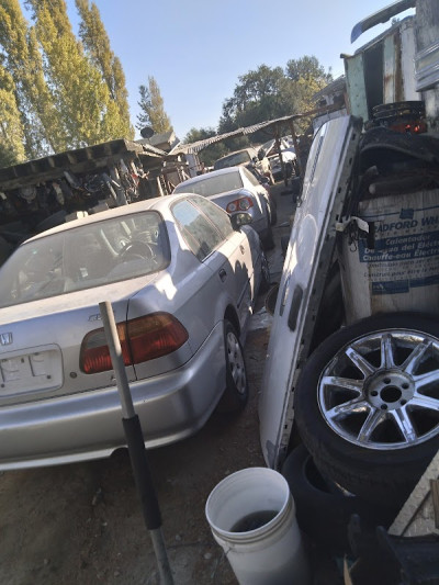 Pinole-Rodeo Auto Wreckers JunkYard in Rodeo (CA) - photo 1