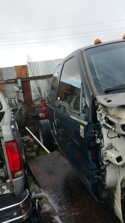 Dixon Auto Wreckers JunkYard in Dixon (CA) - photo 3