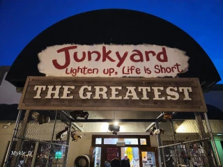 Junkyard Cafe - photo 1
