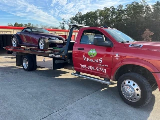 Vern’s Wrecker & Recovery Service - photo 1