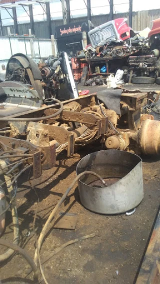 JR's Trucks and Parts JunkYard in Cleveland (OH) - photo 3