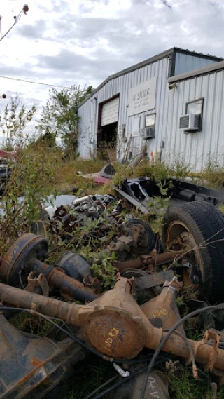 D & V Late Model Salvage JunkYard in Oklahoma City (OK) - photo 4