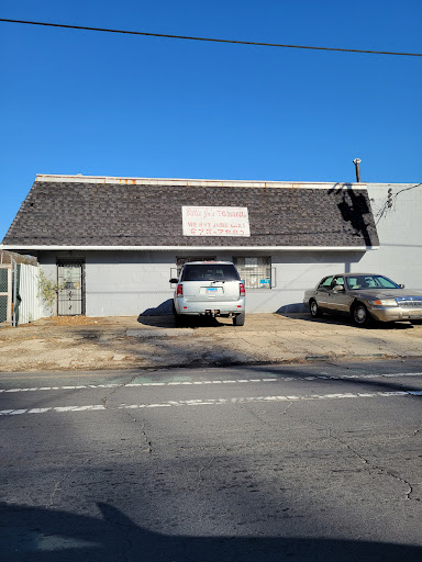 Billie Jo's Towing JunkYard in Peoria (IL)