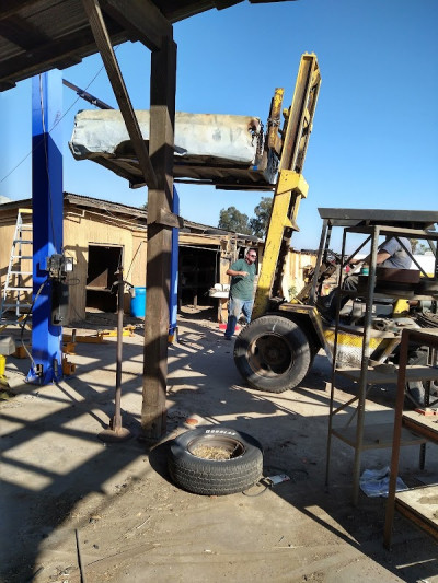 Bill & Ed's Auto Dismantling JunkYard in Fontana (CA) - photo 1