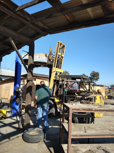 Bill & Ed's Auto Dismantling JunkYard in Fontana (CA) - photo 3