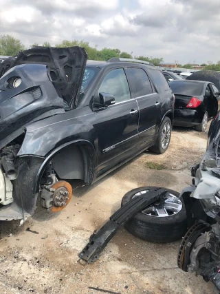 Hernandez Auto Parts and Auto Sales LLC JunkYard in Laredo (TX) - photo 2
