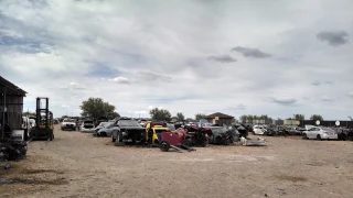 Highway 359 Used Auto Parts JunkYard in Laredo (TX) - photo 3