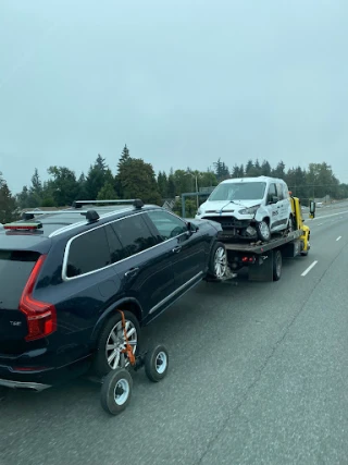 Everett Auto Wrecking - photo 4