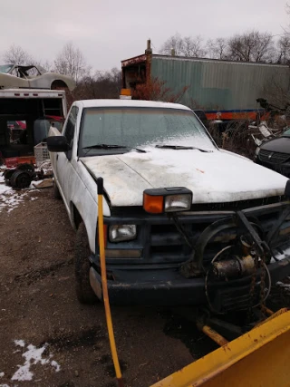Rusty Hook Auto Salvage in Pittsburgh JunkYard in Pittsburgh (PA) - photo 2