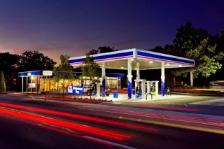 Almond's Automotive at City Line Marathon