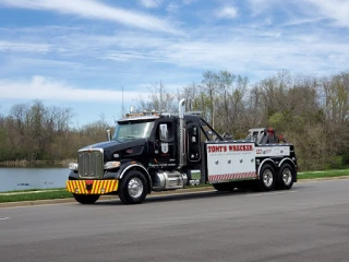 Tony's Wrecker Services - Heavy Duty Towing
