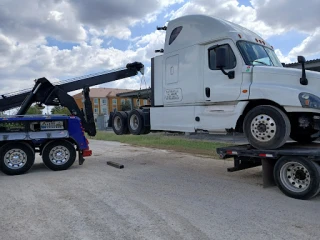 Alanis Wrecker Service