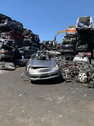 DAVES AUTO AND TOWING