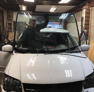 New And Used Auto Discount Glass Shop LTD