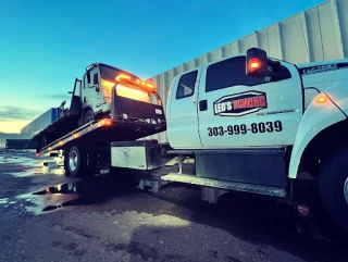 Leo's Towing