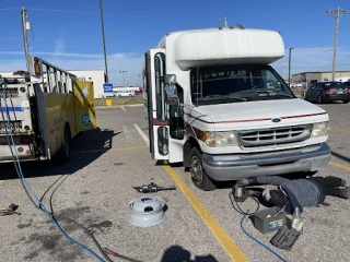 Tan-Kansas Truck Service - Auto / Pickup Truck shop