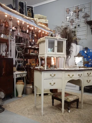 Recent Relics Antiques & Collectibles