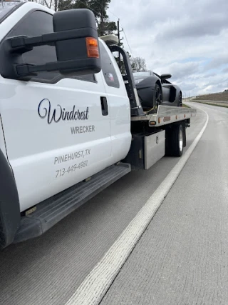 Windcrest wrecker