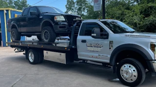 A Rosenberg tow truck