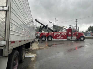 WAYNE LEES TOWING & 24HR WRECKER SERVICE
