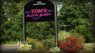 Tom's Auto Body & Towing