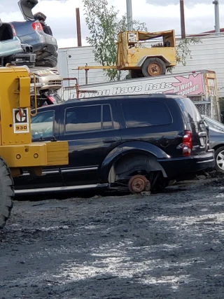 Fernandes Auto Wrecking & Towing Inc