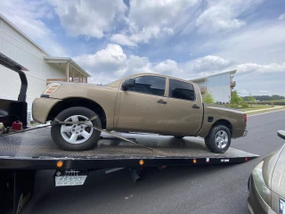 Dennis and Judy's Towing