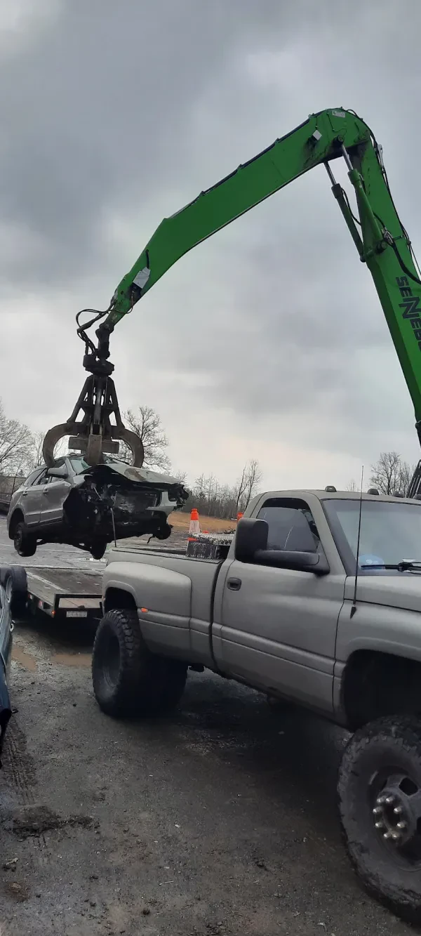 Pampena Auto Salvage - AUTO RECYCLING - photo 3