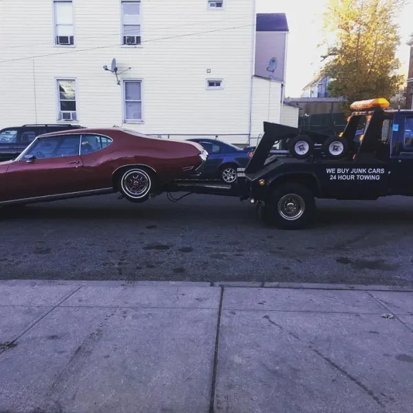 Roberto and Sons Towing - photo 3
