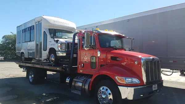 Sernas Towing & Recovery - photo 3