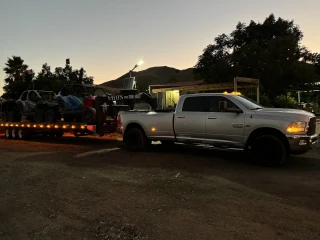 Yayo's Towing