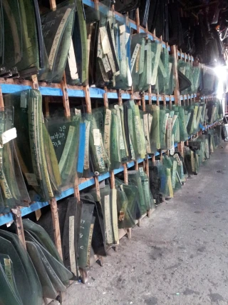 New And Used Auto Discount Glass Shop LTD
