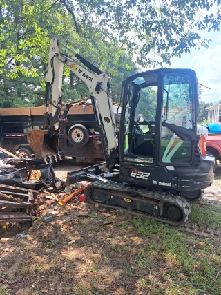 Fast junk pickup and demolition