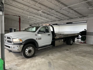 UNIVERSITY AUTO TOWING AND RECOVERY