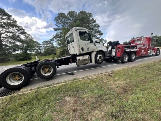 WAYNE LEES TOWING & 24HR WRECKER SERVICE