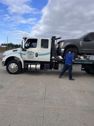 Get EM In Towing LLC DBA Christian County Towing & Recovering