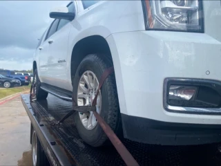 The Wrecker / La Grúa Towing Services