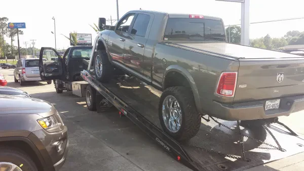 JR's Wrecker Service - photo 3