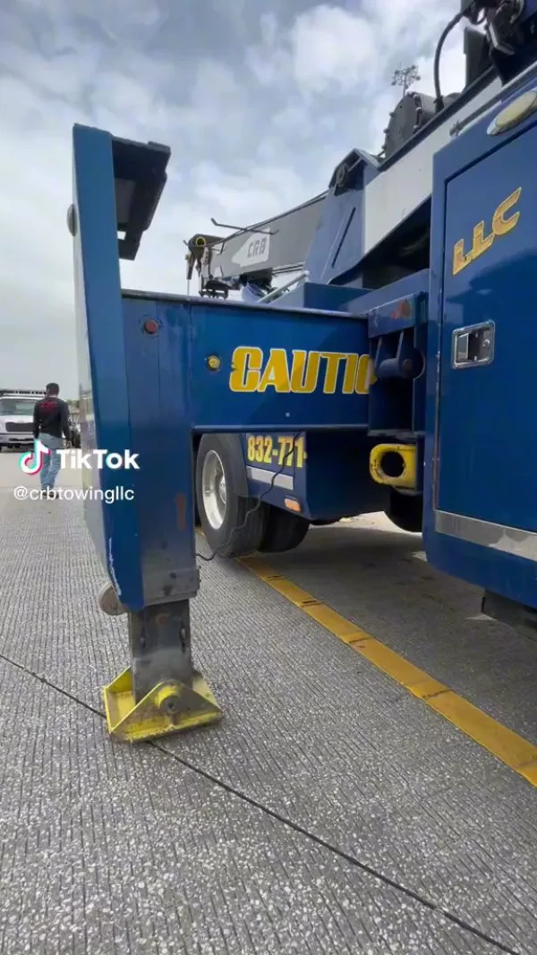 CRB Towing - Heavy Duty Wrecker & Semi Truck Towing - photo 2