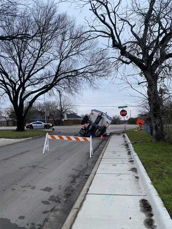 CTR Towing Services - Flatbed, Heavy Duty & Semi Tractor Trailer Towing - photo 2