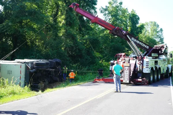 Simmons Wrecker Service - photo 4