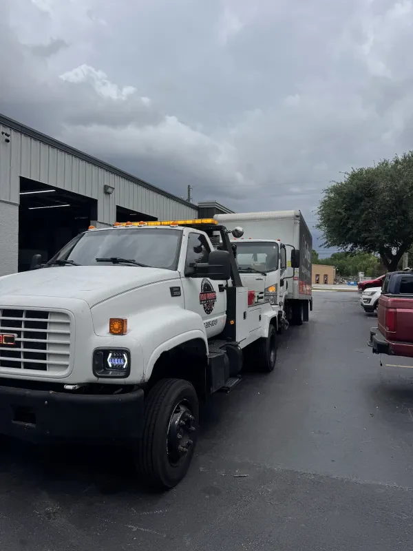Roadrunner Towing & Roadside - photo 2