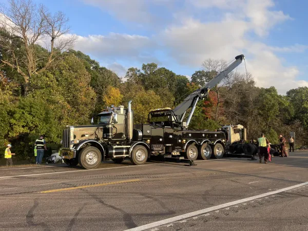 Burda's Towing - photo 3
