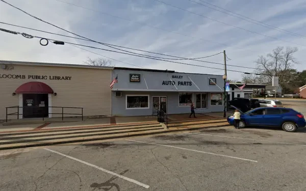 Bailey's Auto Parts - photo 2